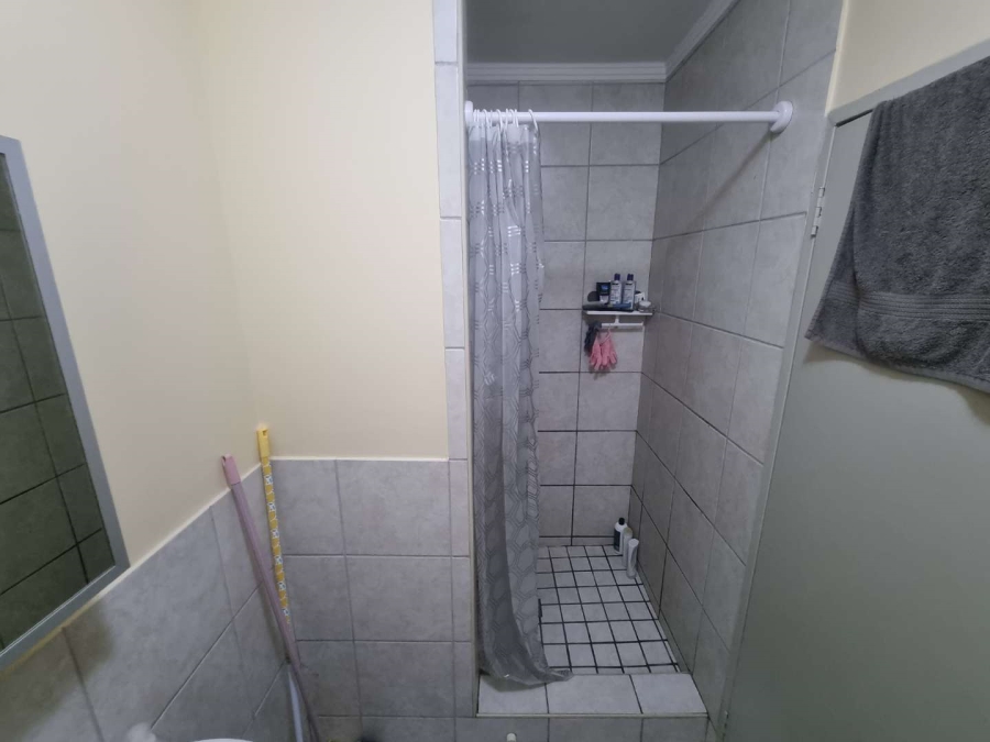 1 Bedroom Property for Sale in Zonnebloem Western Cape